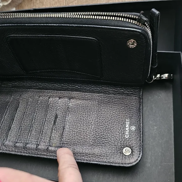CHANEL Zip Wallet - Picture 6 of 9